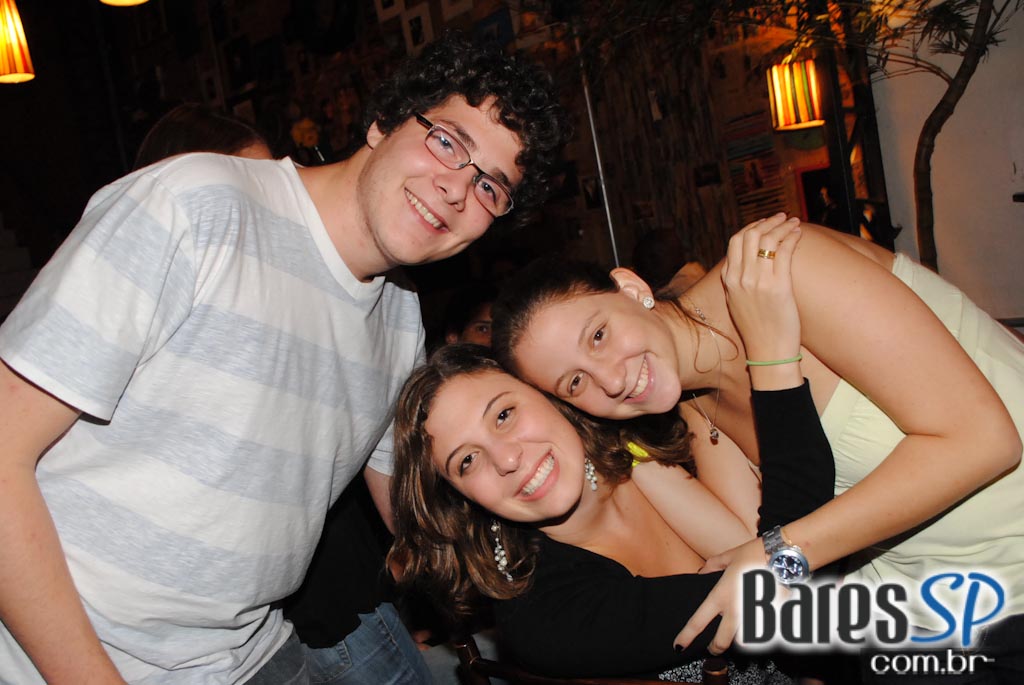 Swing Fino toca samba-rock no aniversário de 8 anos do Diquinta Swing Fino toca samba-rock no aniversário de 8 anos do Diquinta