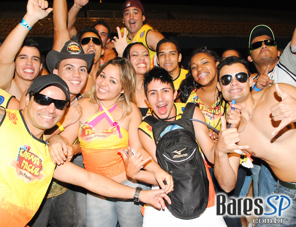 Chiclete com Banana, Jammil e Jorge & Matheus comandam o CarnaFacul no Sambódromo do Anhembi Chiclete com Banana, Jammil e Jorge & Matheus comandam o CarnaFacul no Sambódromo do Anhembi