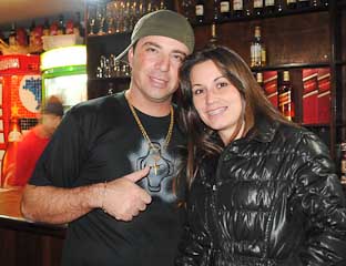 Sambista Moisés Santiago e grupo DuBar foram atrações do Cacique Bar