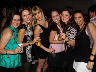 Coca-Cola e MTV levam projeto Let's Burn MTV para inauguração da Sophie