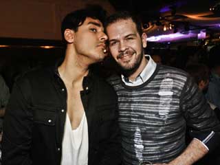 Véspera de feriado, o Clube Glória recebeu DJs que tocaram muito disco, house e suas variações