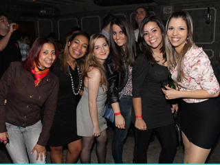 Sonique Bar realizou esquenta do Festival SWU com DJs Manu Versolato e Cris Pantojo