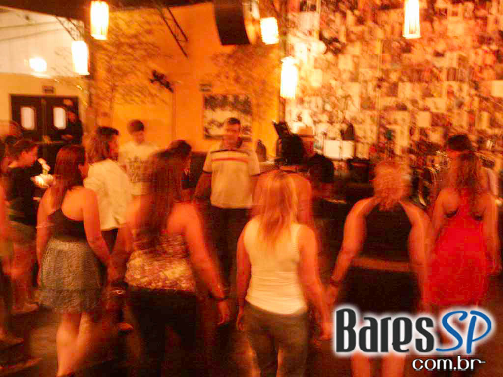 Cantora Dona Duda apresentou grandes sucessos do samba no Diquinta Cantora Dona Duda apresentou grandes sucessos do samba no Diquinta