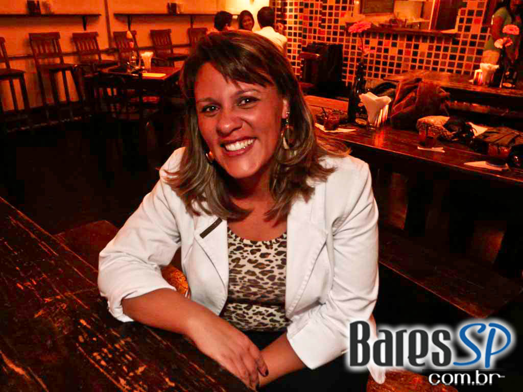 Cantora Dona Duda apresentou grandes sucessos do samba no Diquinta Cantora Dona Duda apresentou grandes sucessos do samba no Diquinta