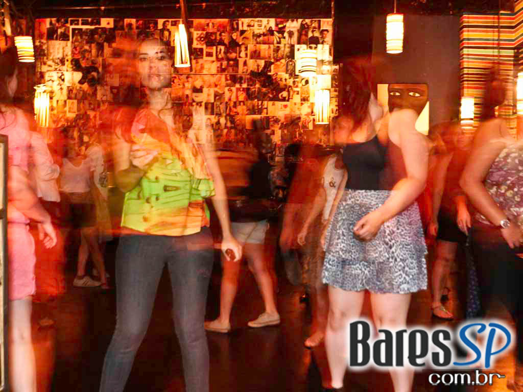 Cantora Dona Duda apresentou grandes sucessos do samba no Diquinta Cantora Dona Duda apresentou grandes sucessos do samba no Diquinta