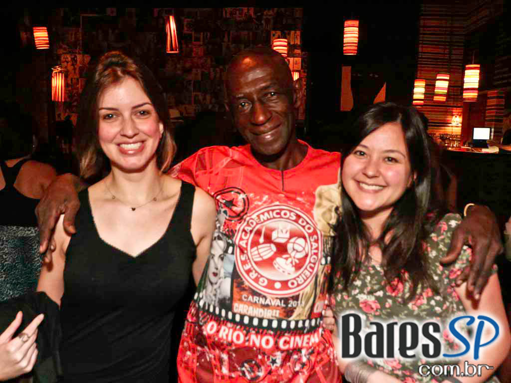 Cantora Dona Duda apresentou grandes sucessos do samba no Diquinta Cantora Dona Duda apresentou grandes sucessos do samba no Diquinta