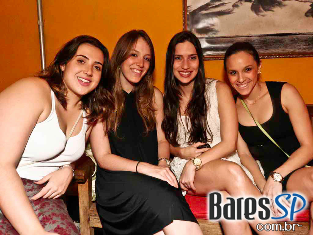 Cantora Dona Duda apresentou grandes sucessos do samba no Diquinta Cantora Dona Duda apresentou grandes sucessos do samba no Diquinta