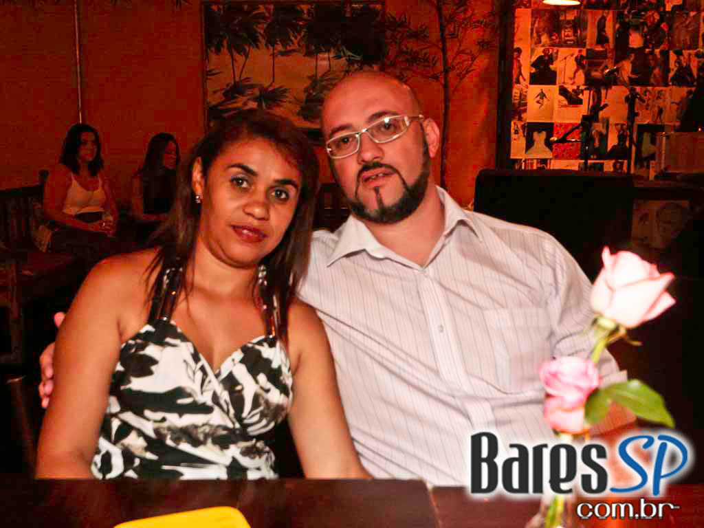 Cantora Dona Duda apresentou grandes sucessos do samba no Diquinta Cantora Dona Duda apresentou grandes sucessos do samba no Diquinta