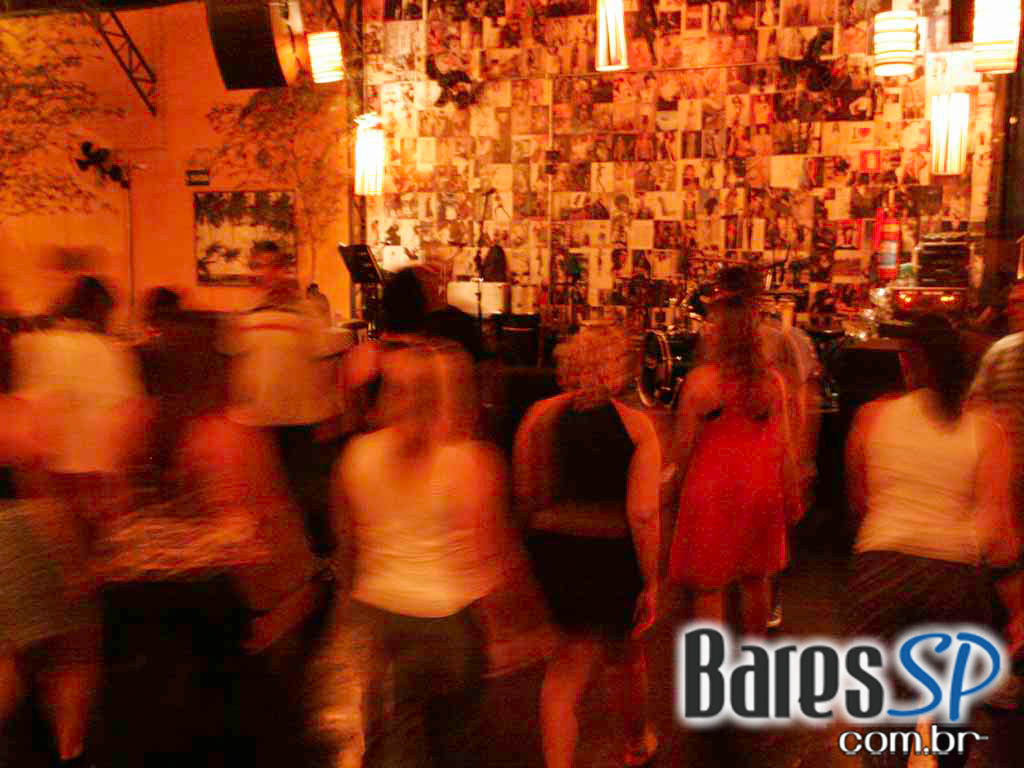 Cantora Dona Duda apresentou grandes sucessos do samba no Diquinta Cantora Dona Duda apresentou grandes sucessos do samba no Diquinta