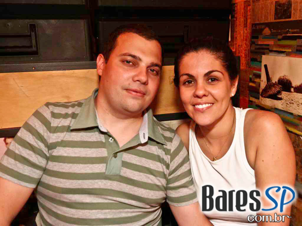 Cantora Dona Duda apresentou grandes sucessos do samba no Diquinta Cantora Dona Duda apresentou grandes sucessos do samba no Diquinta