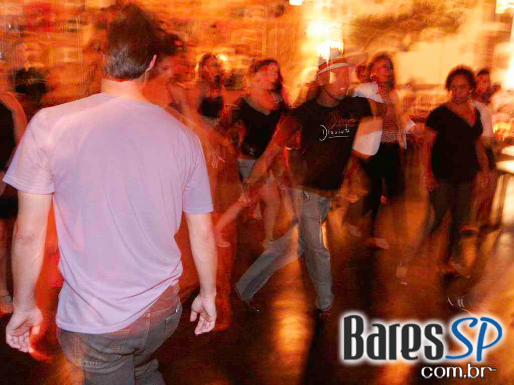 Cantora Dona Duda apresentou grandes sucessos do samba no Diquinta Cantora Dona Duda apresentou grandes sucessos do samba no Diquinta