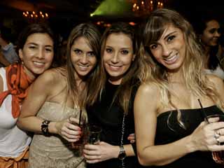 Ballroom recebe escola de samba Rosas de Ouro e DJs na festa 3 em 1 nesse sábado