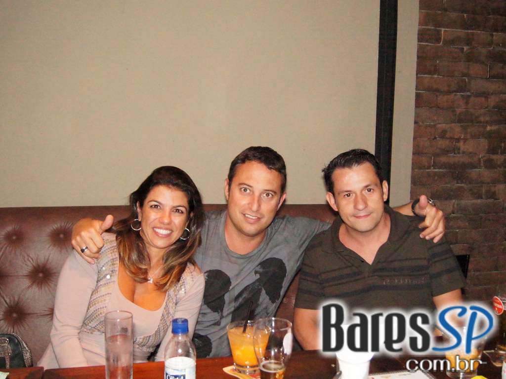 Variedade de pratos e bebidas no Happy hour do Sr. Pitanga Variedade de pratos e bebidas no Happy hour do Sr. Pitanga