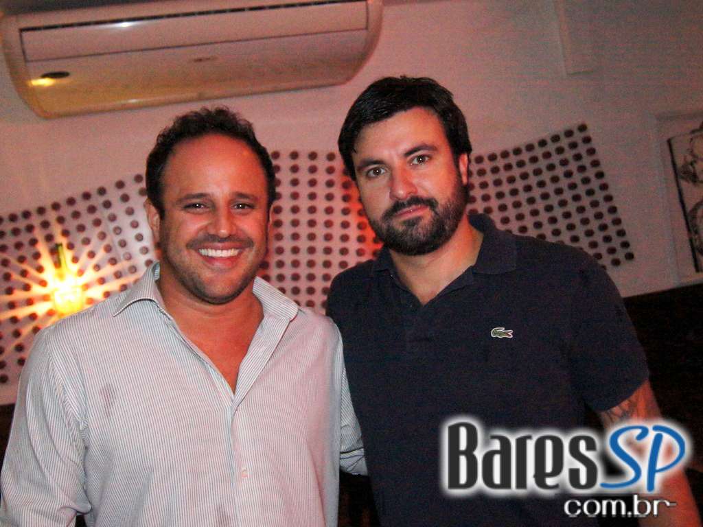 Variedade de pratos e bebidas no Happy hour do Sr. Pitanga Variedade de pratos e bebidas no Happy hour do Sr. Pitanga