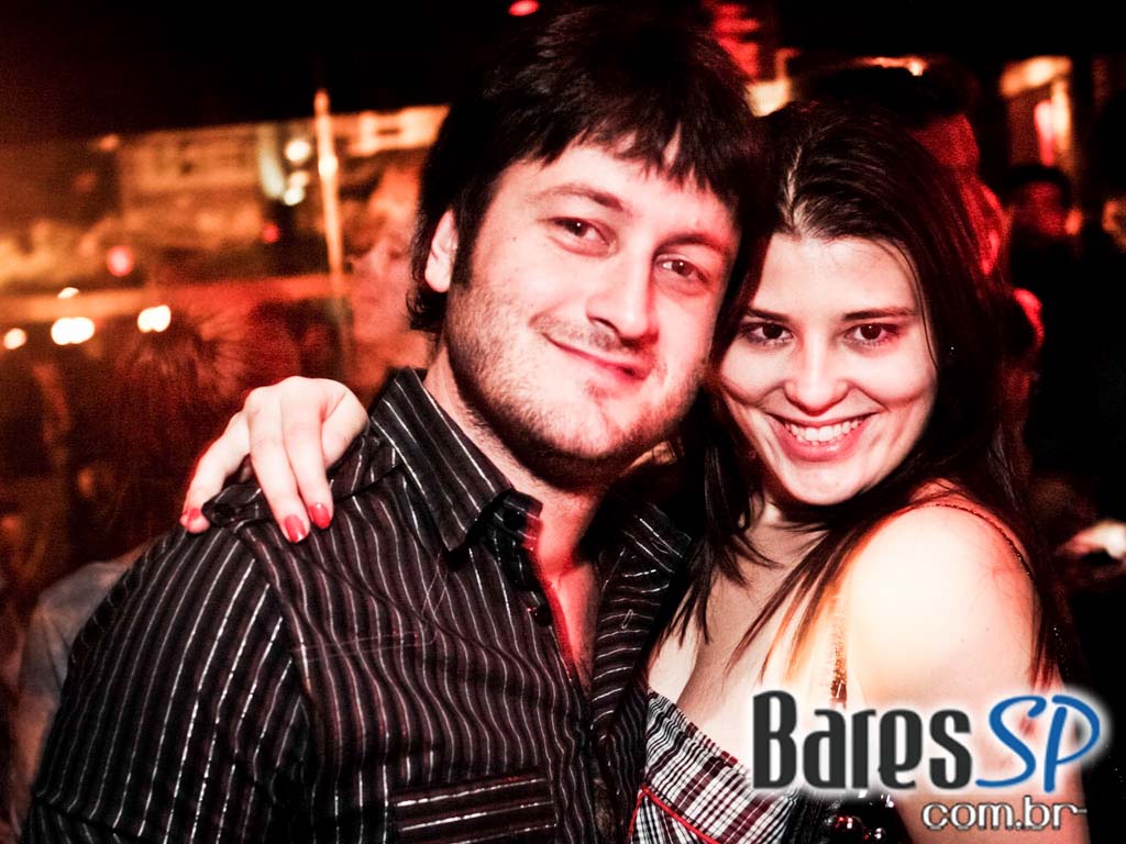 DJs residentes e convidados na véspera de feriado do Lions Nightclub DJs residentes e convidados na véspera de feriado do Lions Nightclub