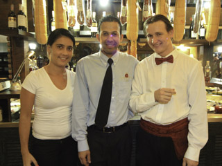 Cardápio variado de petiscos e bebidas no domingo da 1º Cervejaria da Mooca