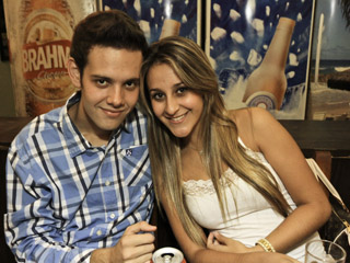 Os embalos do sertanejo no Domingo na Refinaria Bar