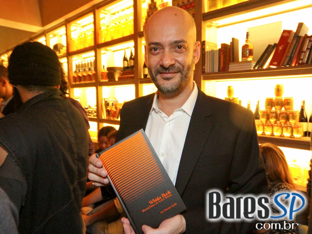 Restaurante Alma Maria recebeu o lançamento do Whisky Book do embaixador do Whisky Chivas no Brasil