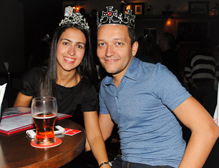 Noite de celebração ao aniversário da Rainha Elisabeth no The Queen's Head