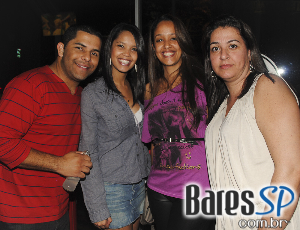 Boteco Vila Rica ofereceu bolinho de casquinha de siri no Happy Hour Boteco Vila Rica ofereceu bolinho de casquinha de siri no Happy Hour