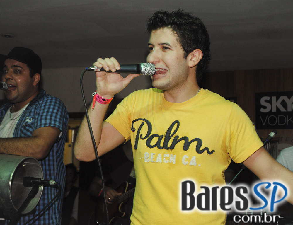 Boteco Vila Rica ofereceu bolinho de casquinha de siri no Happy Hour Boteco Vila Rica ofereceu bolinho de casquinha de siri no Happy Hour