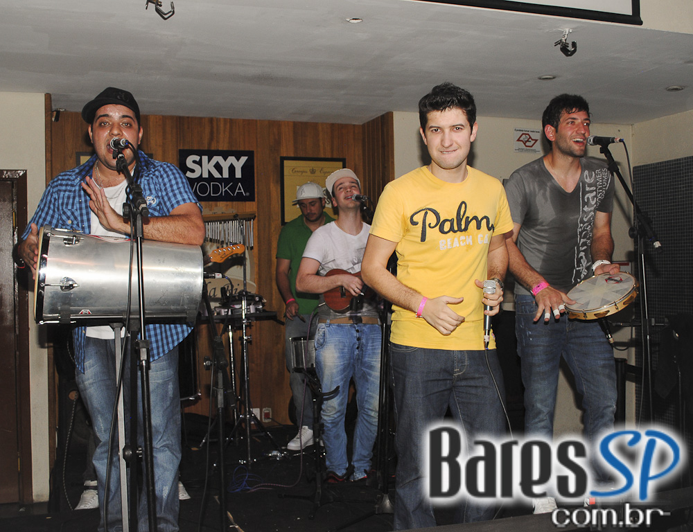 Boteco Vila Rica ofereceu bolinho de casquinha de siri no Happy Hour Boteco Vila Rica ofereceu bolinho de casquinha de siri no Happy Hour