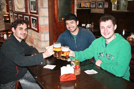 Happy Hour com caipirinhas no Prainha Paulista