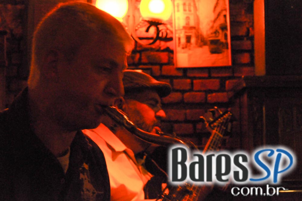 Trio Expresso animou a noite de sexta-feira do Piratiniga Bar Trio Expresso animou a noite de sexta-feira do Piratiniga Bar