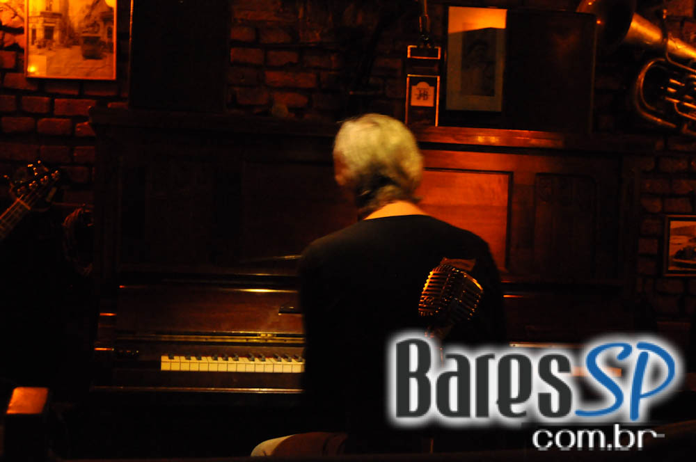 Trio Expresso animou a noite de sexta-feira do Piratiniga Bar Trio Expresso animou a noite de sexta-feira do Piratiniga Bar