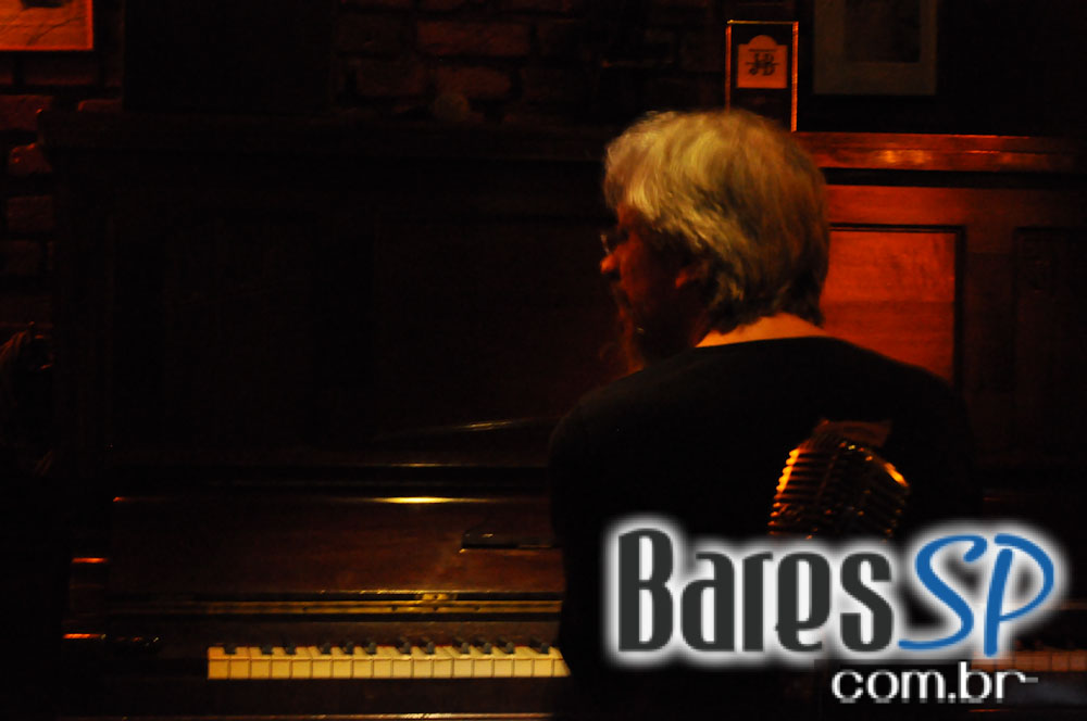 Trio Expresso animou a noite de sexta-feira do Piratiniga Bar Trio Expresso animou a noite de sexta-feira do Piratiniga Bar