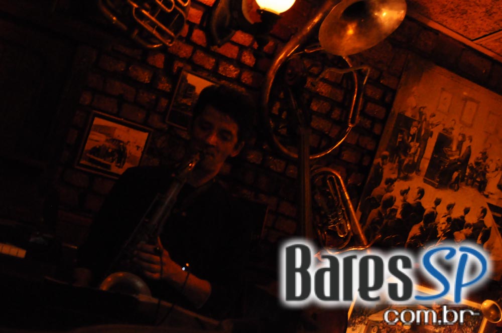 Trio Expresso animou a noite de sexta-feira do Piratiniga Bar Trio Expresso animou a noite de sexta-feira do Piratiniga Bar