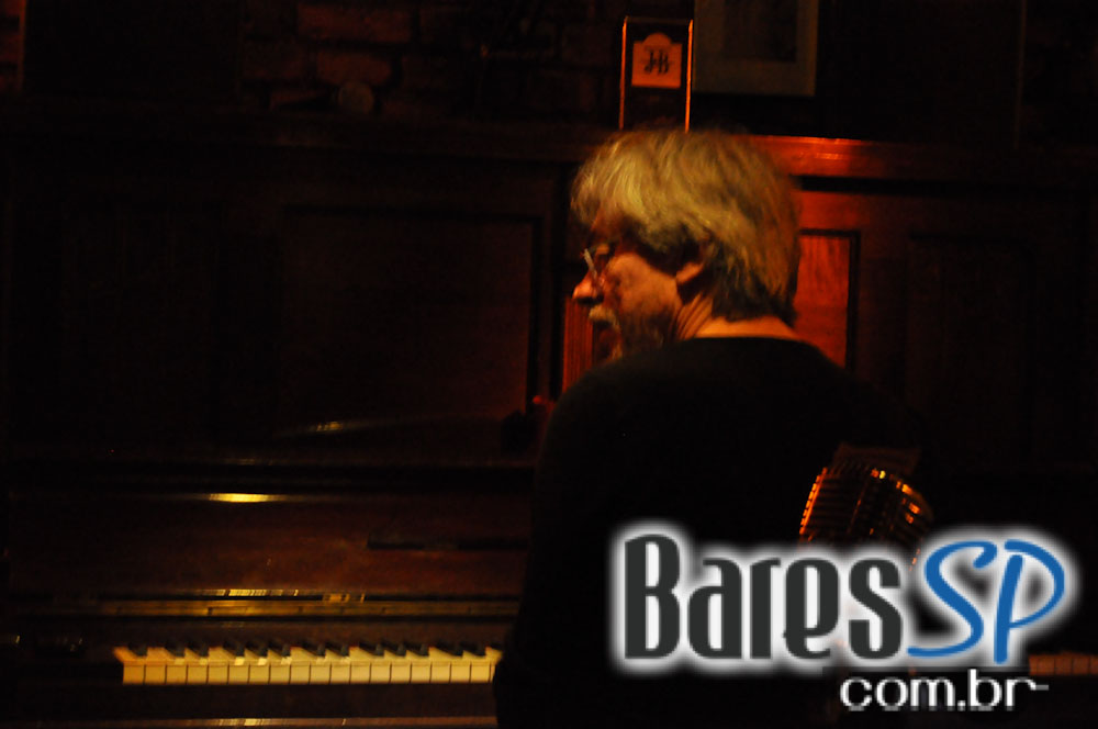 Trio Expresso animou a noite de sexta-feira do Piratiniga Bar Trio Expresso animou a noite de sexta-feira do Piratiniga Bar