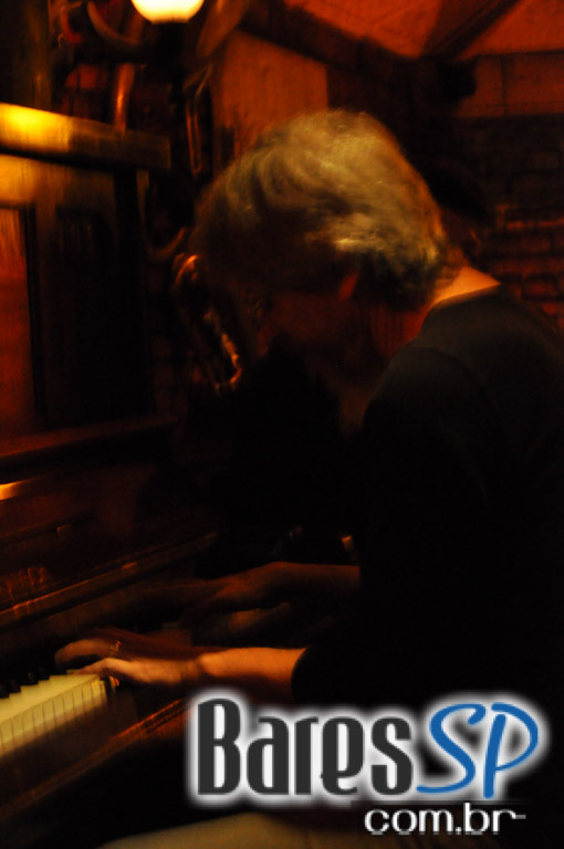 Trio Expresso animou a noite de sexta-feira do Piratiniga Bar Trio Expresso animou a noite de sexta-feira do Piratiniga Bar