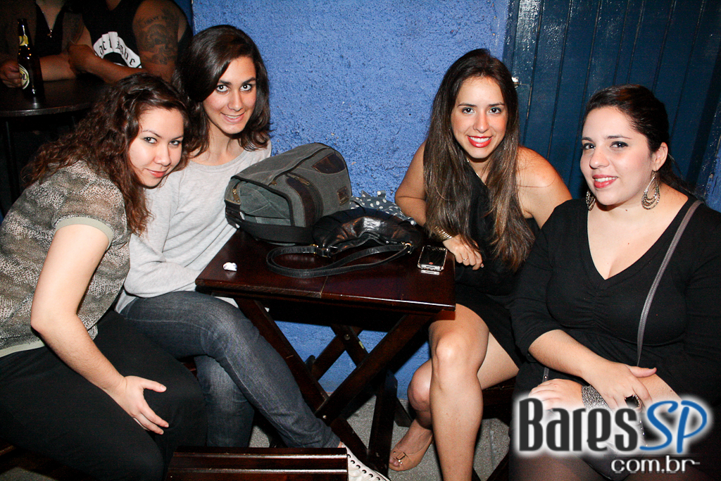 Banda Ozzmosis prestou homenagem a Ozzy Osbourne no palco do Blackmore Rock Bar Banda Ozzmosis prestou homenagem a Ozzy Osbourne no palco do Blackmore Rock Bar