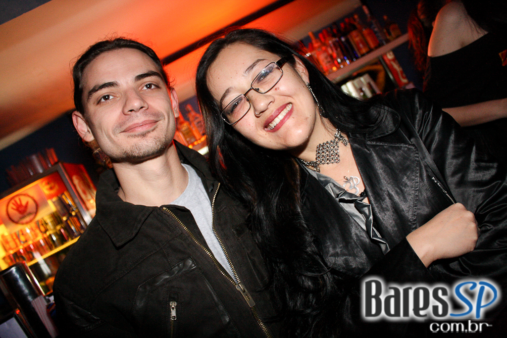 Banda Ozzmosis prestou homenagem a Ozzy Osbourne no palco do Blackmore Rock Bar Banda Ozzmosis prestou homenagem a Ozzy Osbourne no palco do Blackmore Rock Bar