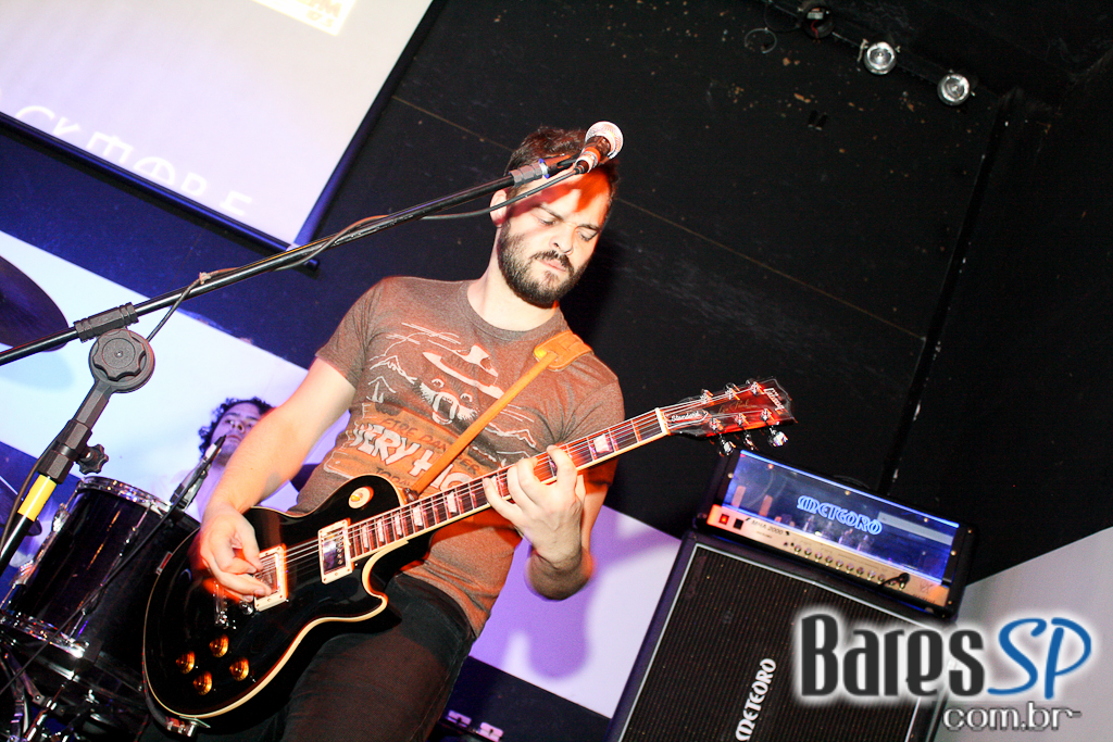 Banda Ozzmosis prestou homenagem a Ozzy Osbourne no palco do Blackmore Rock Bar Banda Ozzmosis prestou homenagem a Ozzy Osbourne no palco do Blackmore Rock Bar