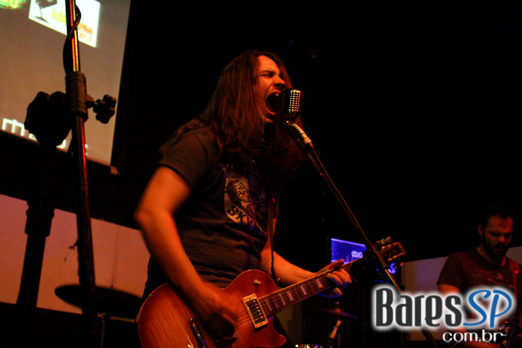 Banda Ozzmosis prestou homenagem a Ozzy Osbourne no palco do Blackmore Rock Bar Banda Ozzmosis prestou homenagem a Ozzy Osbourne no palco do Blackmore Rock Bar
