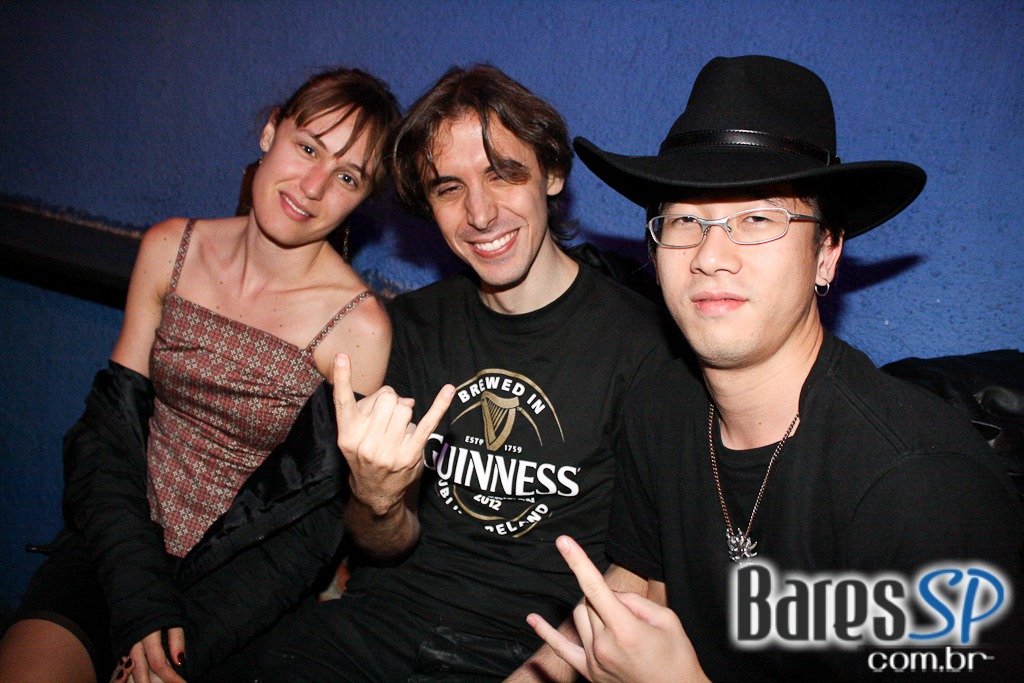 Banda Ozzmosis prestou homenagem a Ozzy Osbourne no palco do Blackmore Rock Bar Banda Ozzmosis prestou homenagem a Ozzy Osbourne no palco do Blackmore Rock Bar