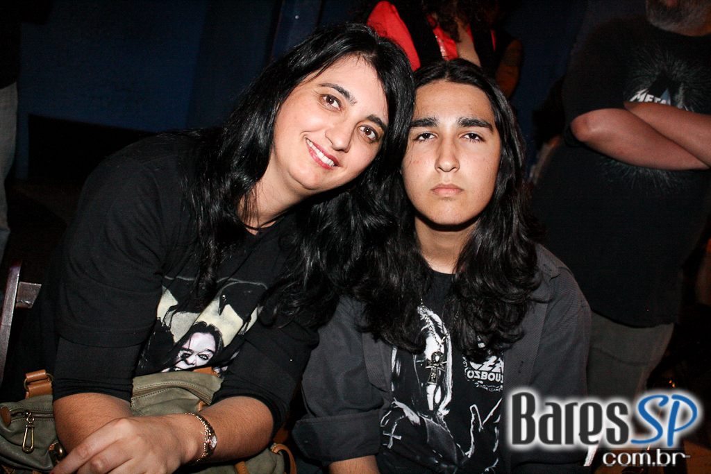 Banda Ozzmosis prestou homenagem a Ozzy Osbourne no palco do Blackmore Rock Bar Banda Ozzmosis prestou homenagem a Ozzy Osbourne no palco do Blackmore Rock Bar