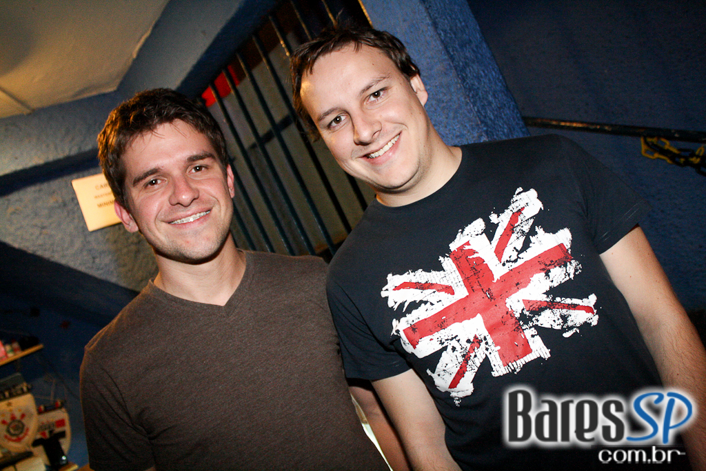 Banda Ozzmosis prestou homenagem a Ozzy Osbourne no palco do Blackmore Rock Bar Banda Ozzmosis prestou homenagem a Ozzy Osbourne no palco do Blackmore Rock Bar