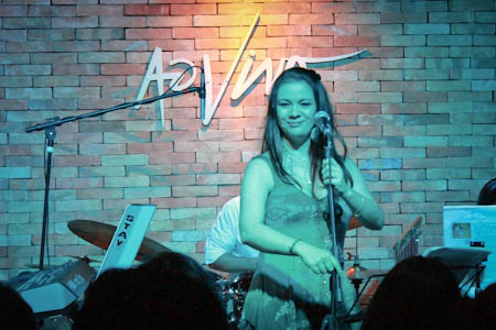 Ao Vivo Music recebeu na sexta-feira a cantora Cris Cabianca