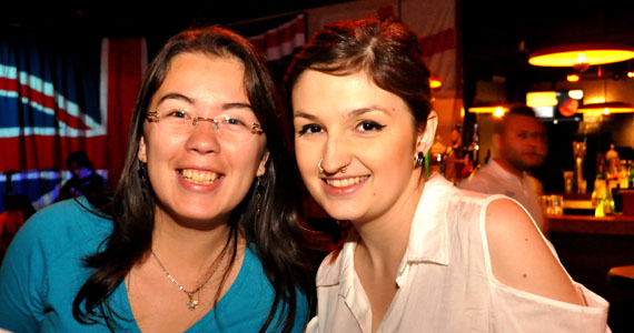 The Queen's Head Pub teve Happy Hour animado na quinta-feira