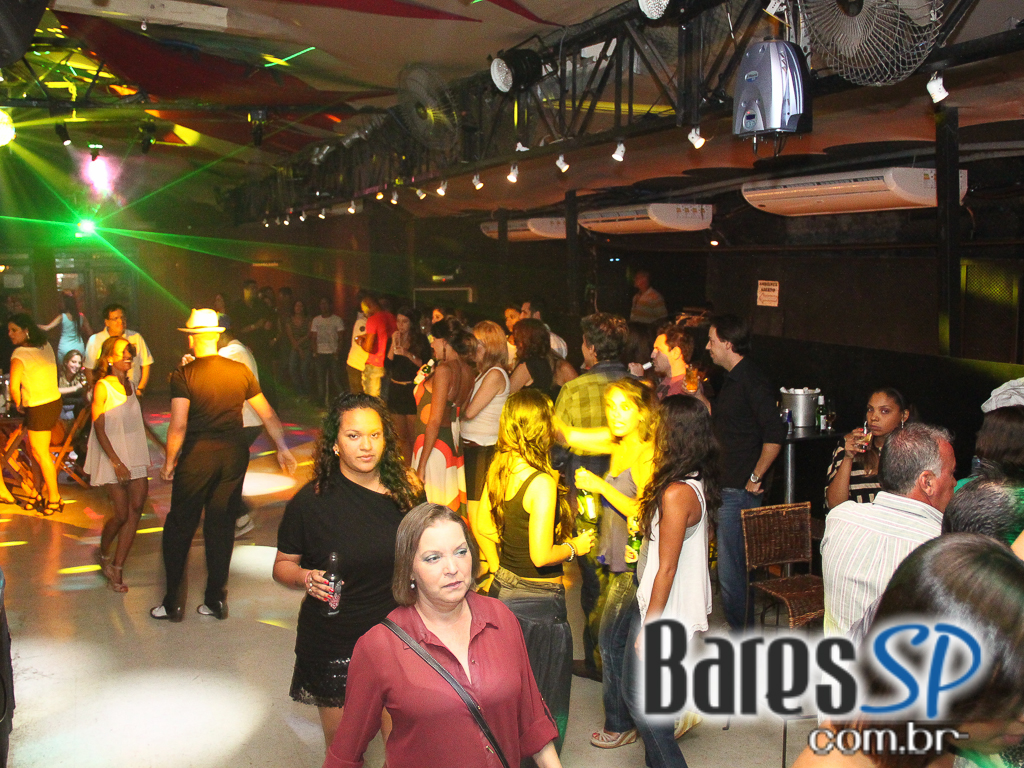 Clube do Balanço se apresentou no Grazie a Dio! na sexta-feira Clube do Balanço se apresentou no Grazie a Dio! na sexta-feira