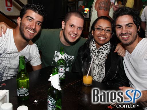 Banda Velhos Novos tocou no Kabala Pub do Tatuapé celebrando St. Patrick