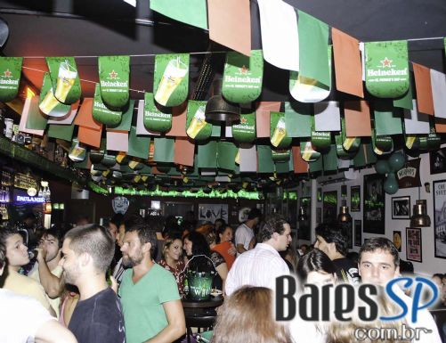 Partisans comemorou St. Patrick's Day com promoção de Guinness e show cover de Ramones