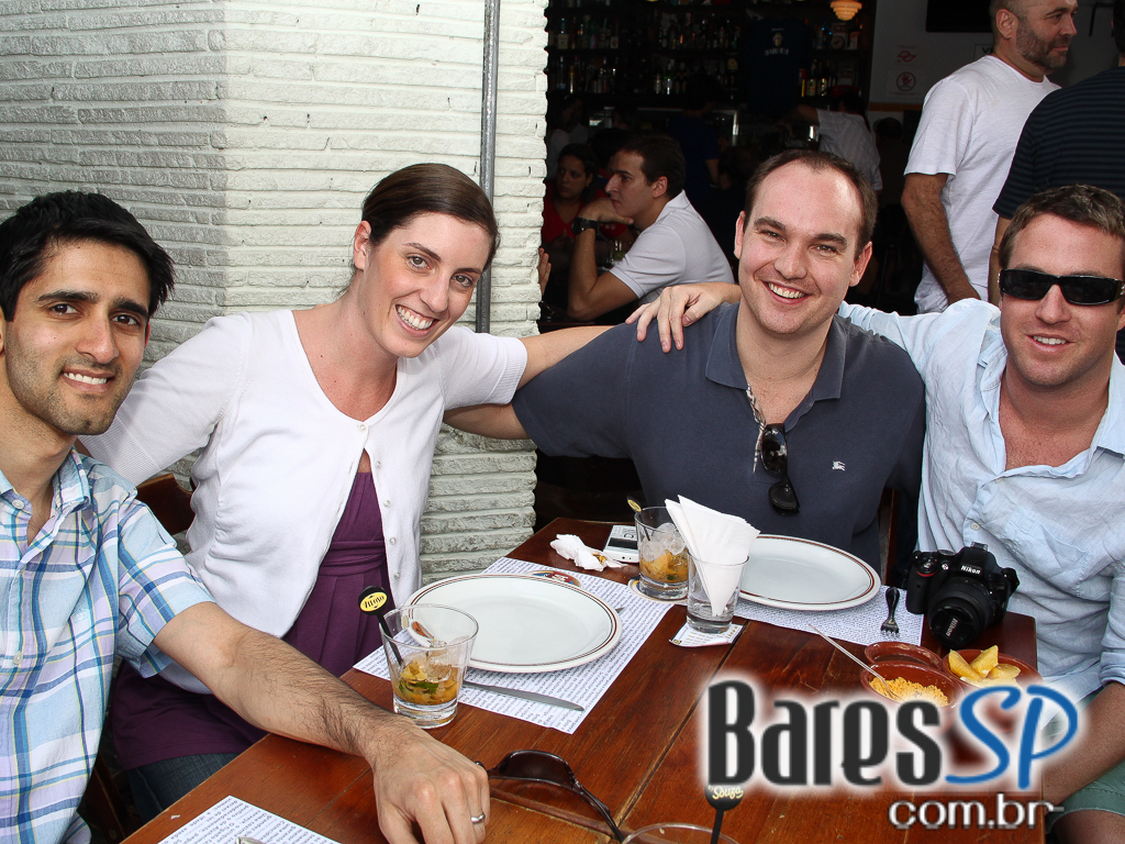 No sábado teve Feijoada no Veloso Bar, na Vila Mariana, com muitas opções em Caipirinha No sábado teve Feijoada no Veloso Bar, na Vila Mariana, com muitas opções em Caipirinha