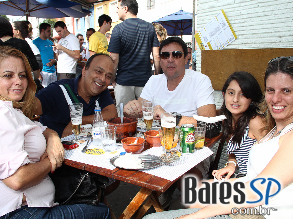 No sábado teve Feijoada no Veloso Bar, na Vila Mariana, com muitas opções em Caipirinha No sábado teve Feijoada no Veloso Bar, na Vila Mariana, com muitas opções em Caipirinha