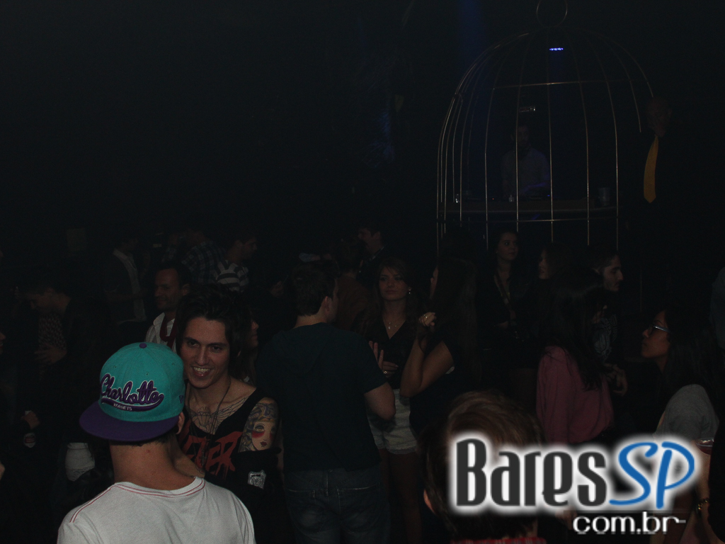 Beco 203 realiza festa Indierokkers com bebidas especiais e DJs convidados Beco 203 realiza festa Indierokkers com bebidas especiais e DJs convidados