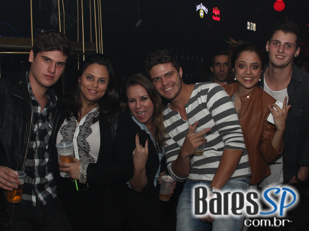 Beco 203 realiza festa Indierokkers com bebidas especiais e DJs convidados Beco 203 realiza festa Indierokkers com bebidas especiais e DJs convidados