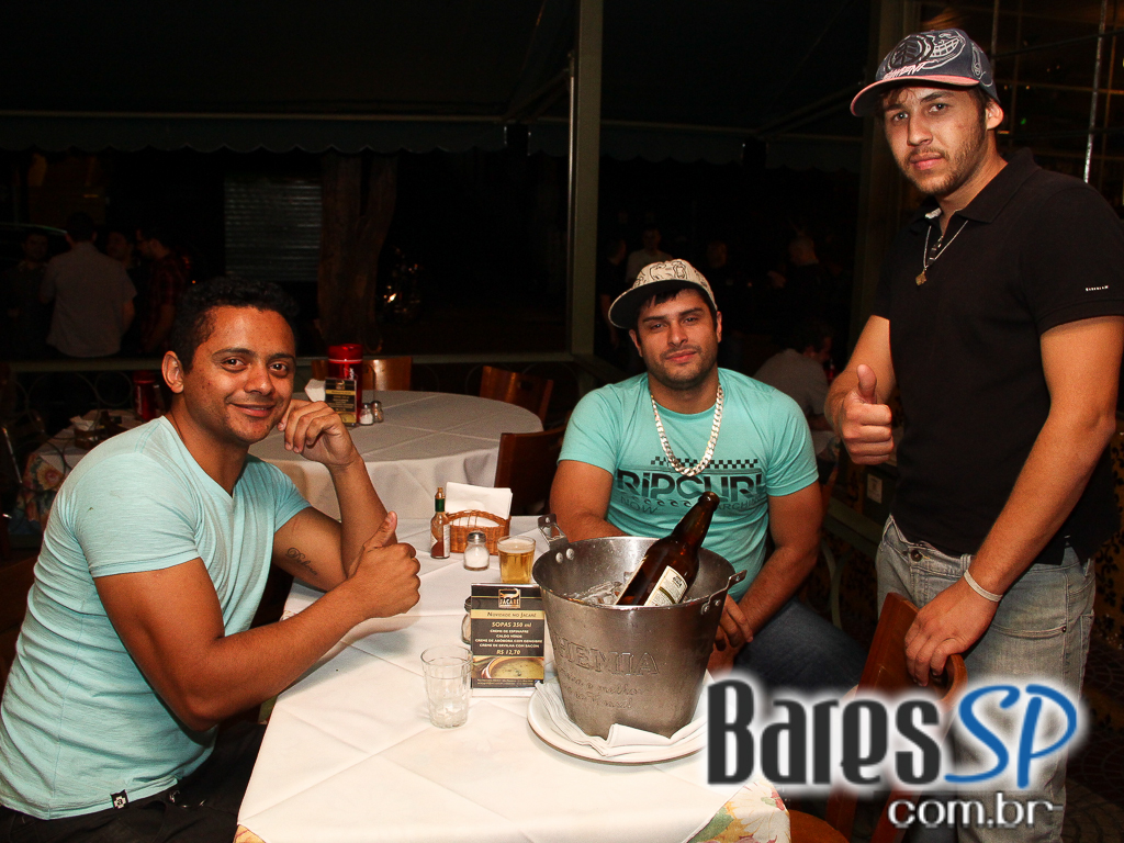 Quinta-Feira teve Happy Hour no Jacaré Grill, na Vila Madalena, com muitos grelhados e cerveja Quinta-Feira teve Happy Hour no Jacaré Grill, na Vila Madalena, com muitos grelhados e cerveja